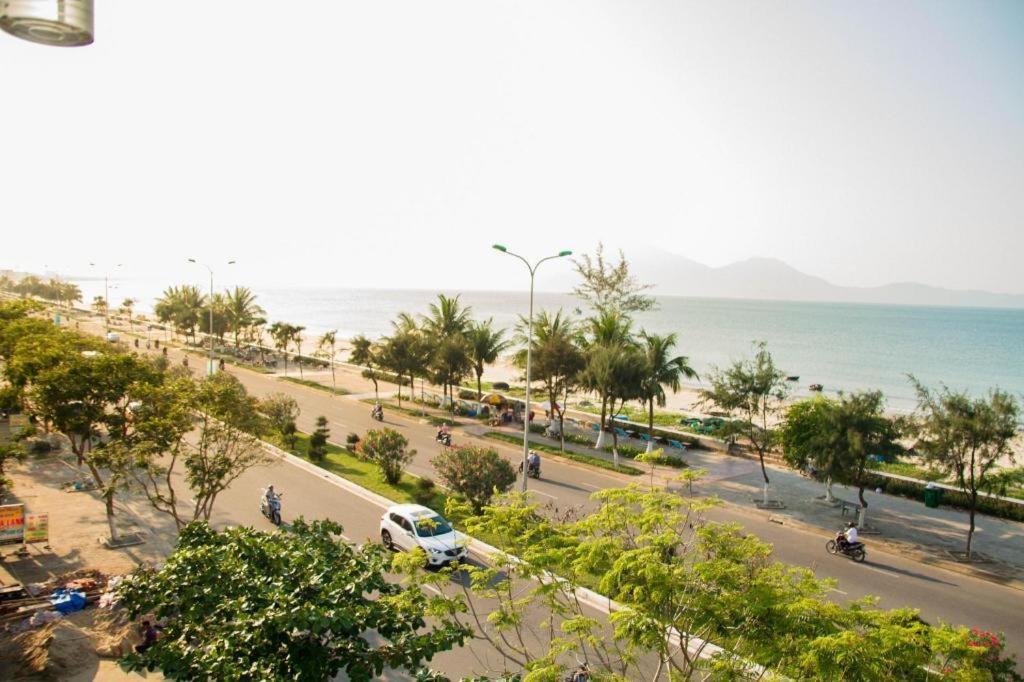 Whale Ocean View Hotel Дананг Экстерьер фото