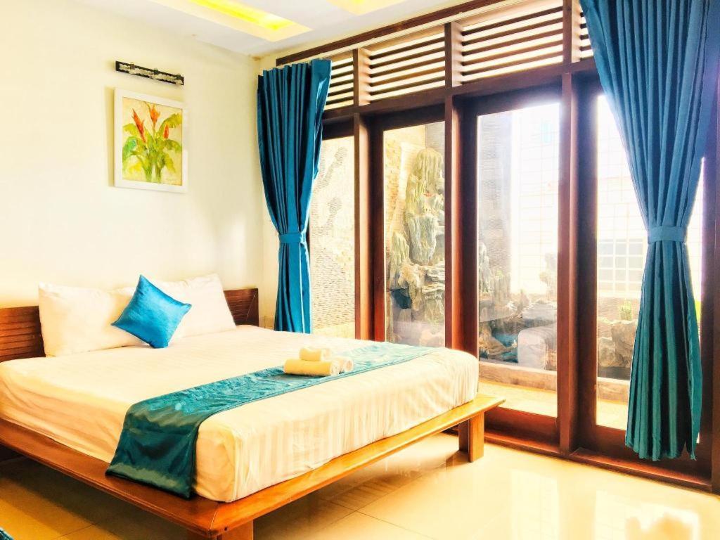 Whale Ocean View Hotel Дананг Экстерьер фото