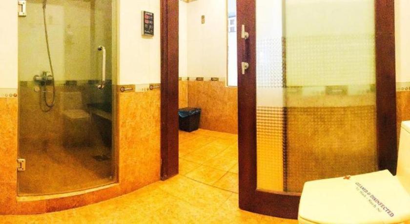 Whale Ocean View Hotel Дананг Экстерьер фото