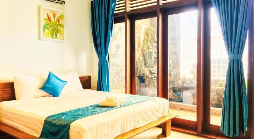 Whale Ocean View Hotel Дананг Экстерьер фото