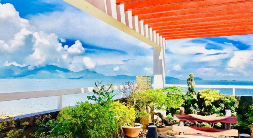 Whale Ocean View Hotel Дананг Экстерьер фото