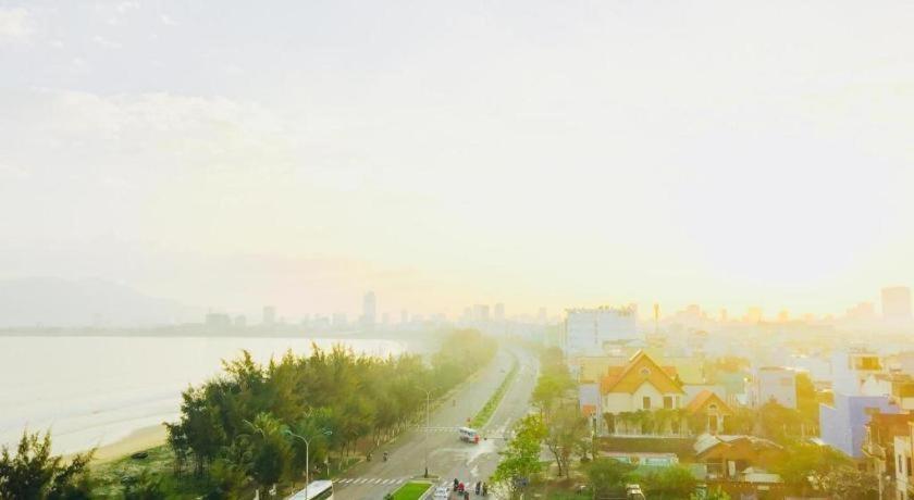 Whale Ocean View Hotel Дананг Экстерьер фото