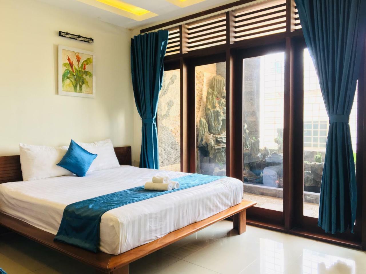 Whale Ocean View Hotel Дананг Экстерьер фото
